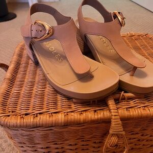 Aerosole California Block Heeled Thong Sandals